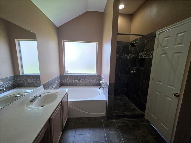 5600 Creekhollow Drive, Arlington, TX 76018