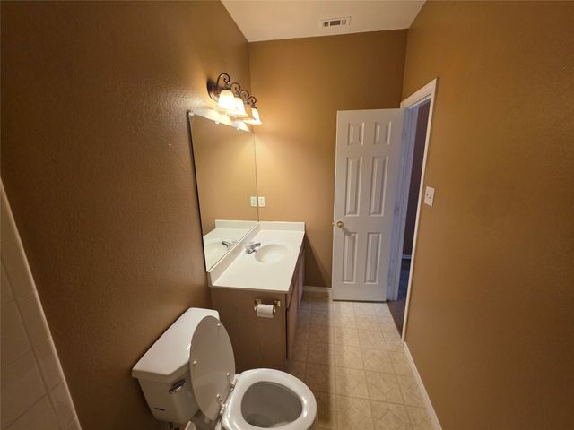 5600 Creekhollow Drive, Arlington, TX 76018