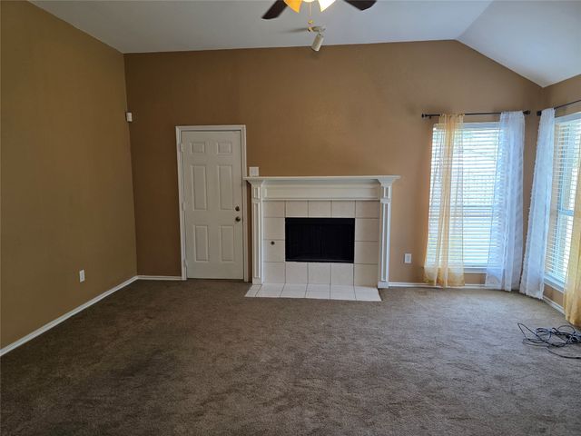 5600 Creekhollow Drive, Arlington, TX 76018