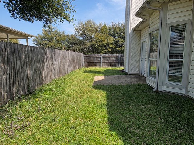 5600 Creekhollow Drive, Arlington, TX 76018