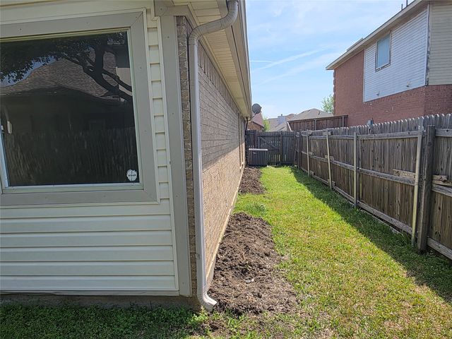 5600 Creekhollow Drive, Arlington, TX 76018