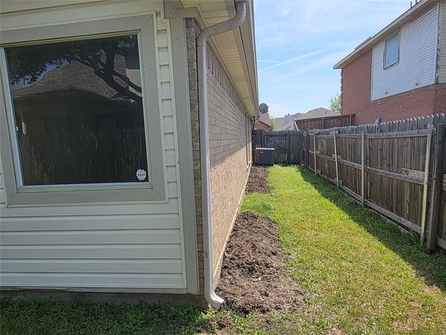 5600 Creekhollow Drive, Arlington, TX 76018