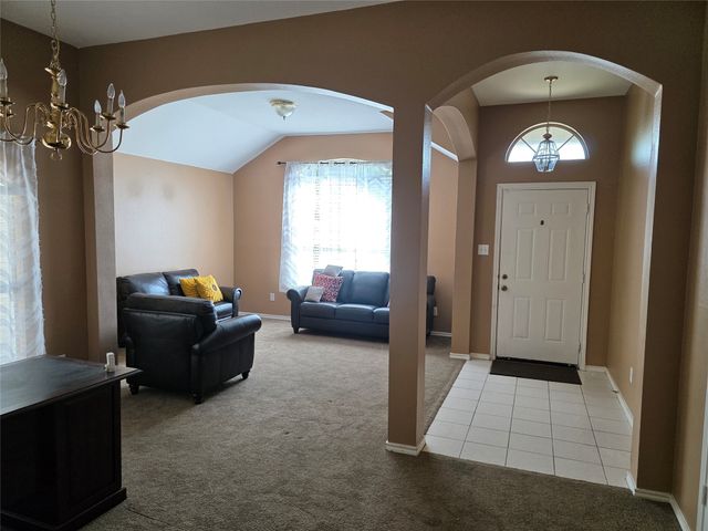 5600 Creekhollow Drive, Arlington, TX 76018