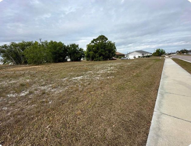 806 Skyline, Cape Coral, FL 33991