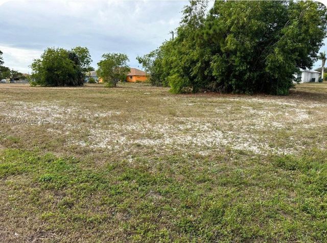 806 Skyline, Cape Coral, FL 33991