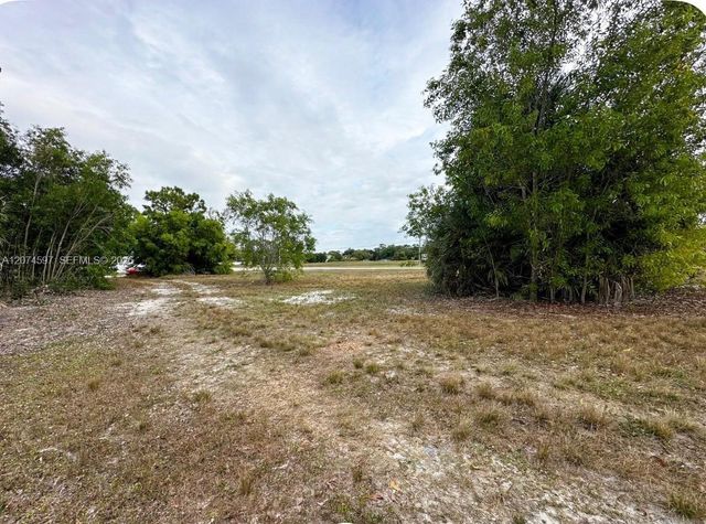 806 Skyline, Cape Coral, FL 33991