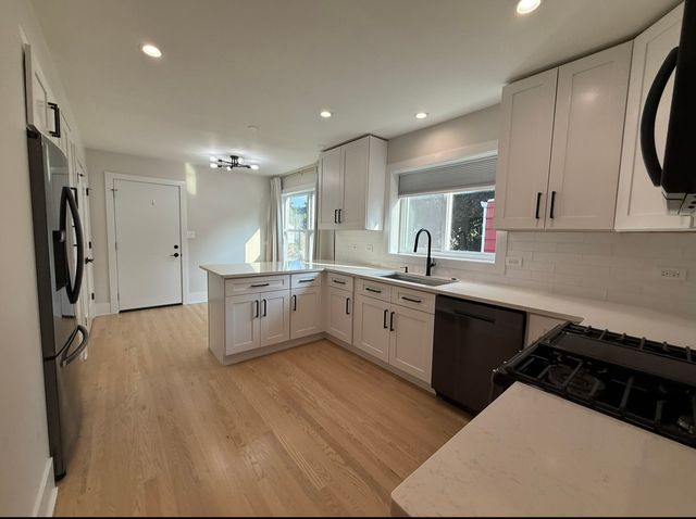 6327 N Spokane Avenue 2, Chicago, IL 60646