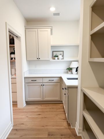 1630 N Forestview St, Wichita, KS 67235