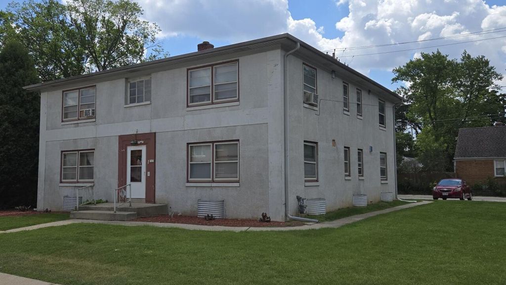 7323 W Center STREET, Wauwatosa, WI 53210