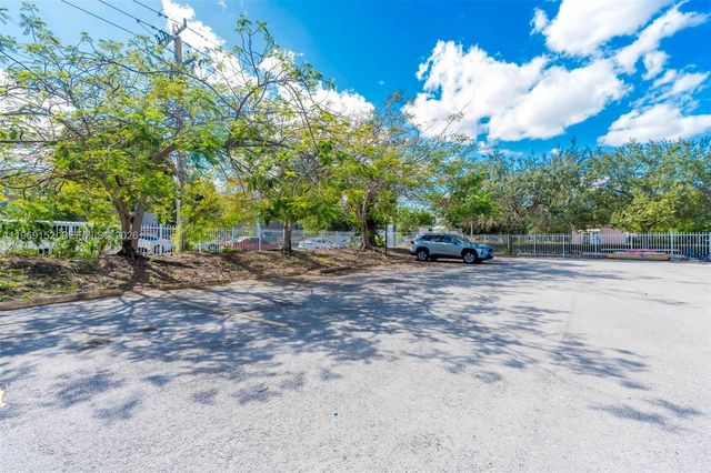 8501 NW 8th St 110, Miami, FL 33126