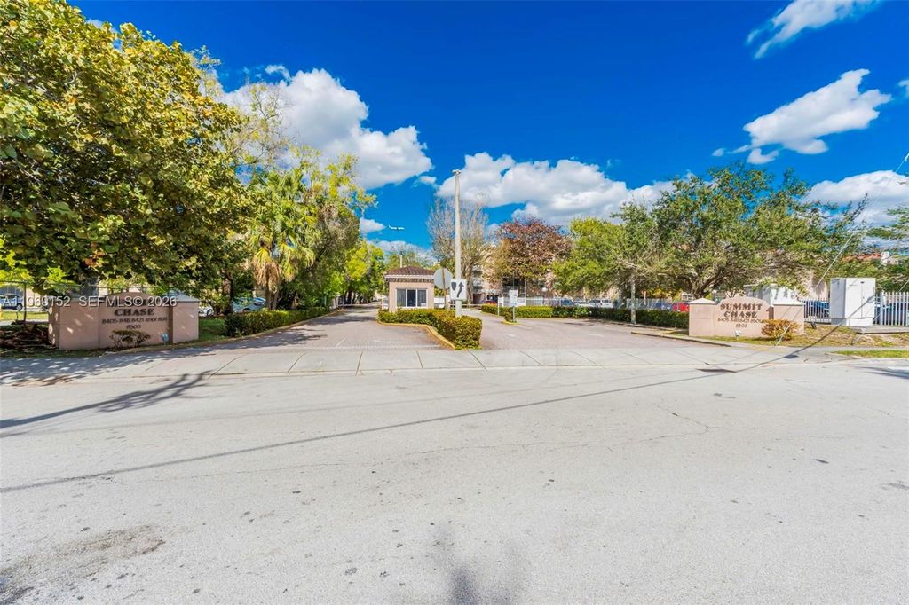 8501 NW 8th St 110, Miami, FL 33126