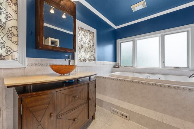 508 W 5th Street, Vinton, IA 52349