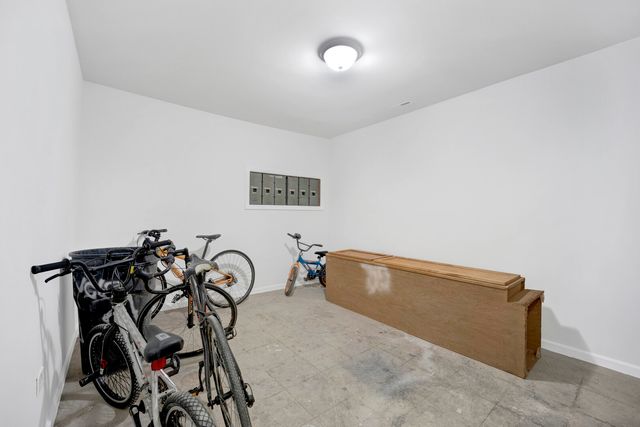2152 W 21st Street 1R, Chicago, IL 60608