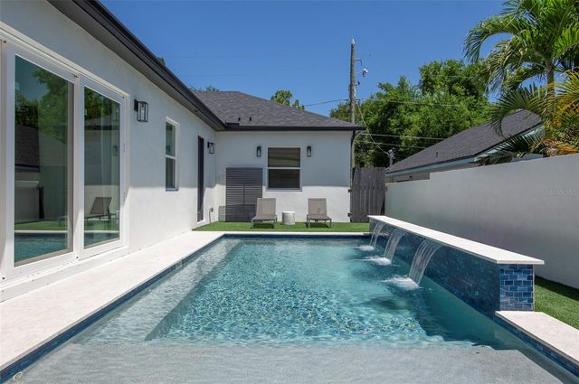 449 12TH AVENUE N, St Petersburg, FL 33701