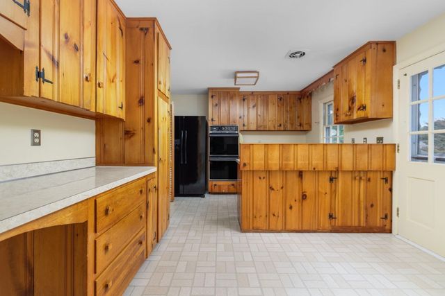 167 West Hawthorn Street, Dartmouth, MA 02747
