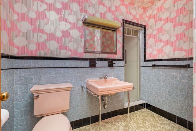 167 West Hawthorn Street, Dartmouth, MA 02747