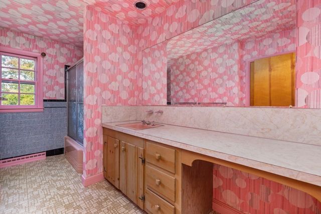 167 West Hawthorn Street, Dartmouth, MA 02747