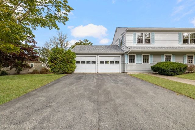 167 West Hawthorn Street, Dartmouth, MA 02747