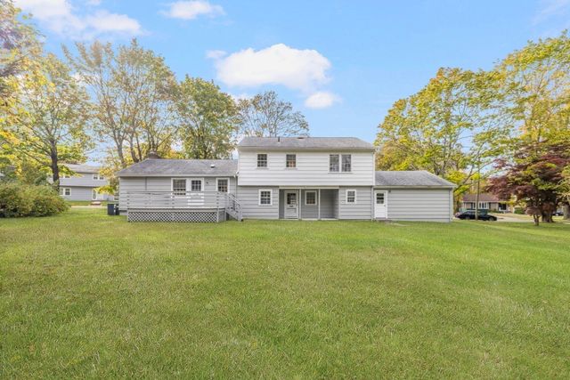 167 West Hawthorn Street, Dartmouth, MA 02747