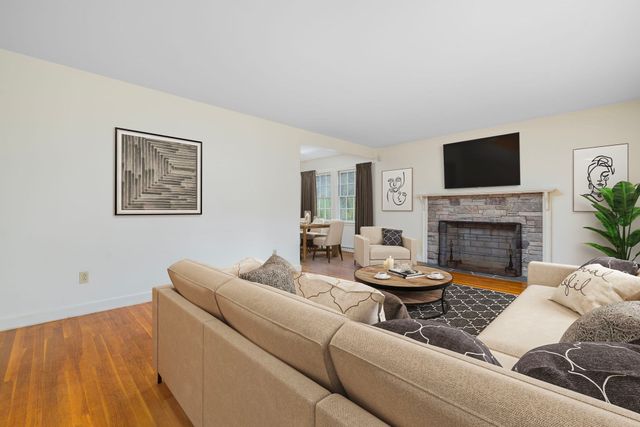 167 West Hawthorn Street, Dartmouth, MA 02747