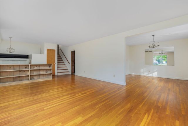 167 West Hawthorn Street, Dartmouth, MA 02747