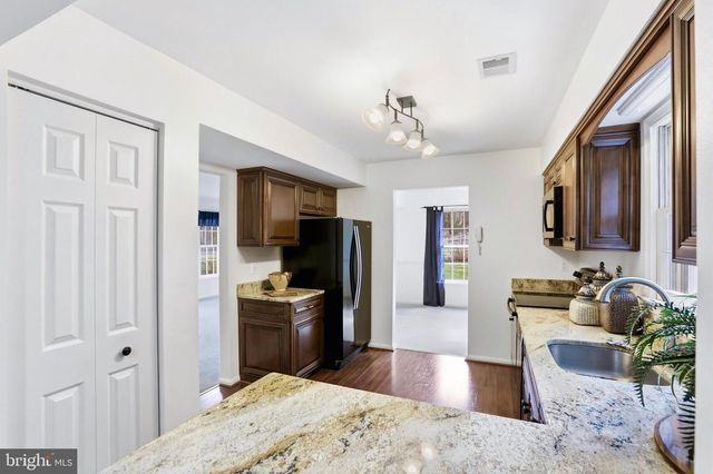 1301 CROSSTITCH DR, Herndon, VA 20170