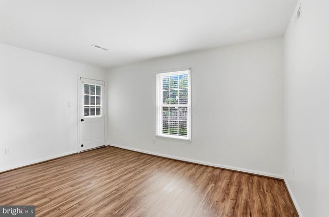 1301 CROSSTITCH DR, Herndon, VA 20170