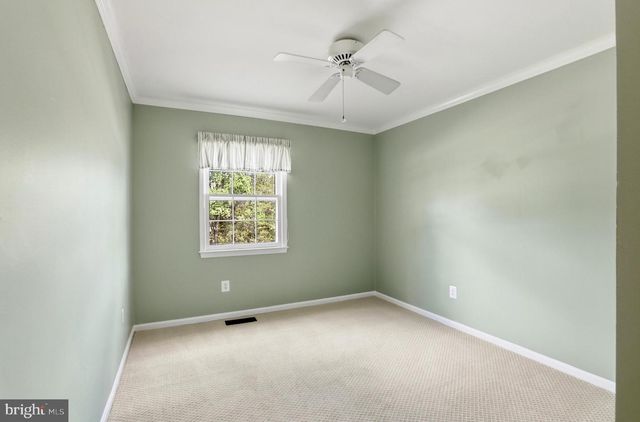1301 CROSSTITCH DR, Herndon, VA 20170