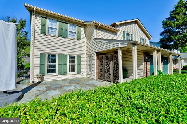 1301 CROSSTITCH DR, Herndon, VA 20170
