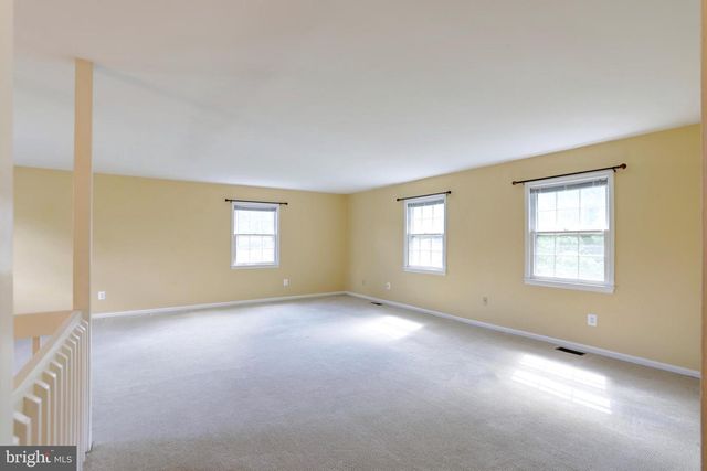 1301 CROSSTITCH DR, Herndon, VA 20170
