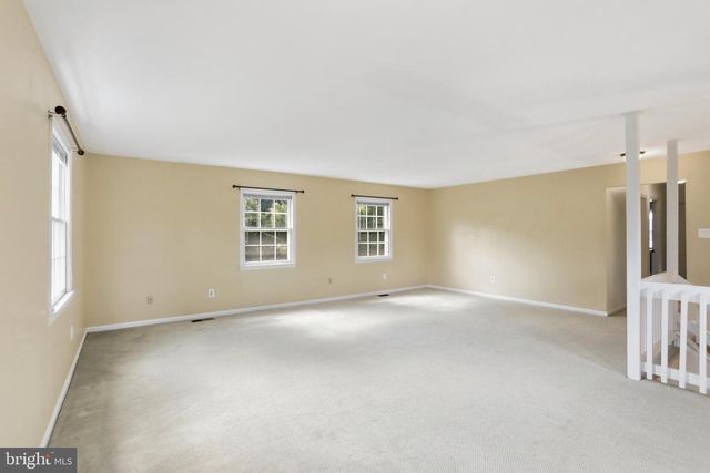 1301 CROSSTITCH DR, Herndon, VA 20170