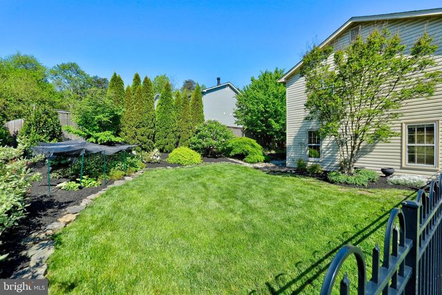 1301 CROSSTITCH DR, Herndon, VA 20170
