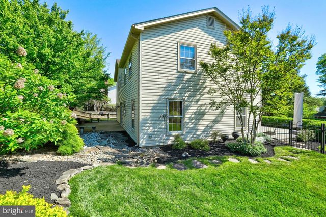 1301 CROSSTITCH DR, Herndon, VA 20170