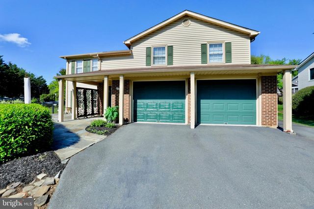 1301 CROSSTITCH DR, Herndon, VA 20170