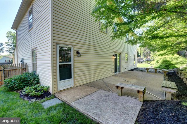 1301 CROSSTITCH DR, Herndon, VA 20170