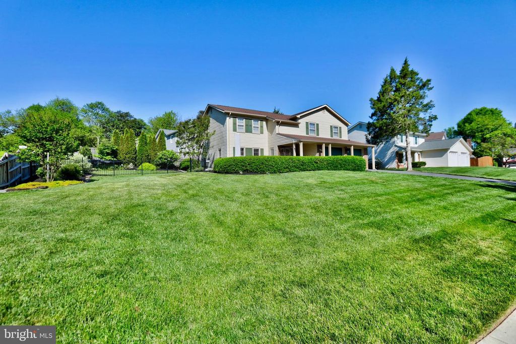 1301 CROSSTITCH DR, Herndon, VA 20170