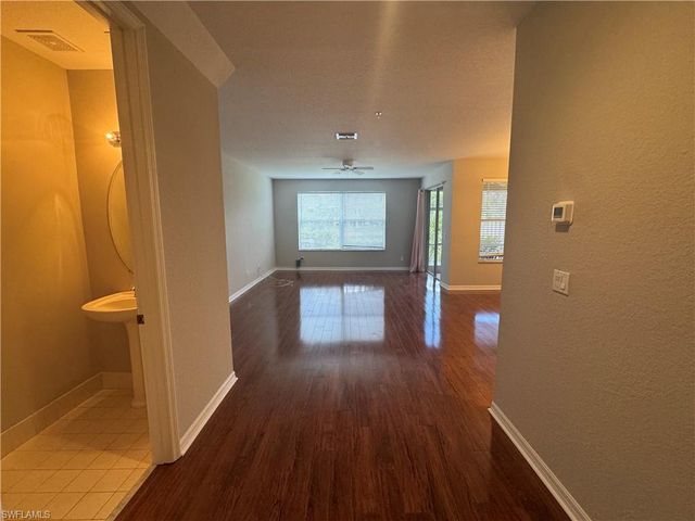 1410 Mariposa CIR 105, Naples, FL 34105