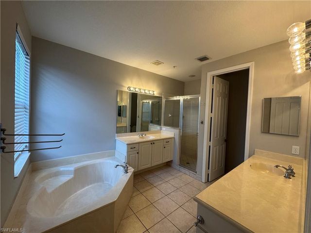 1410 Mariposa CIR 105, Naples, FL 34105