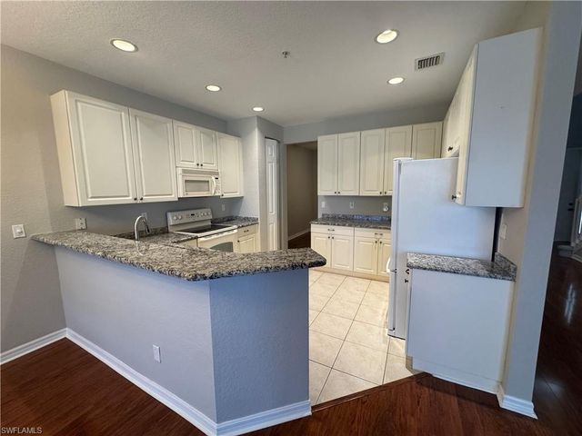 1410 Mariposa CIR 105, Naples, FL 34105