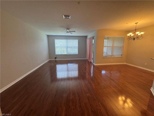 1410 Mariposa CIR 105, Naples, FL 34105