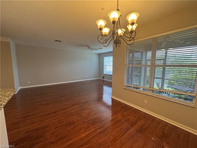1410 Mariposa CIR 105, Naples, FL 34105