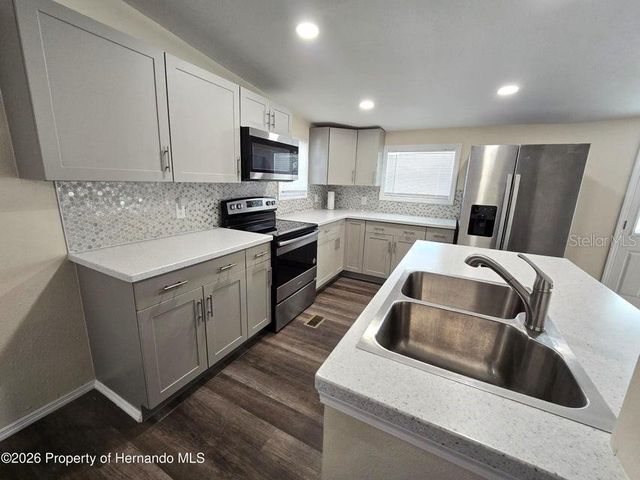 7338 FIRST LOOP AVENUE, Brooksville, FL 34613