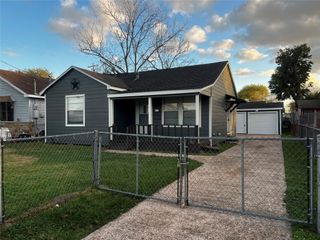 230 Burress Street, Houston, TX 77022