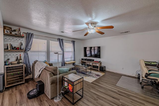 8304 Casa Gris Court NW, Albuquerque, NM 87120