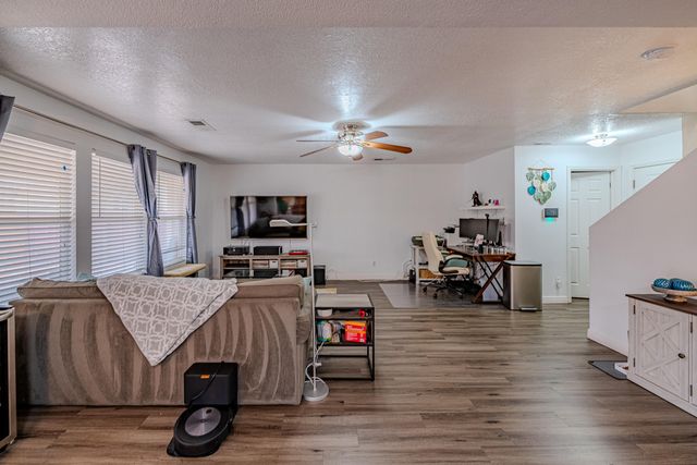 8304 Casa Gris Court NW, Albuquerque, NM 87120