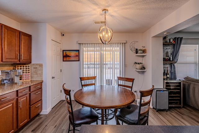 8304 Casa Gris Court NW, Albuquerque, NM 87120