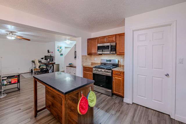 8304 Casa Gris Court NW, Albuquerque, NM 87120