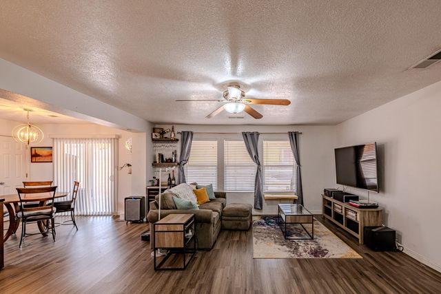 8304 Casa Gris Court NW, Albuquerque, NM 87120