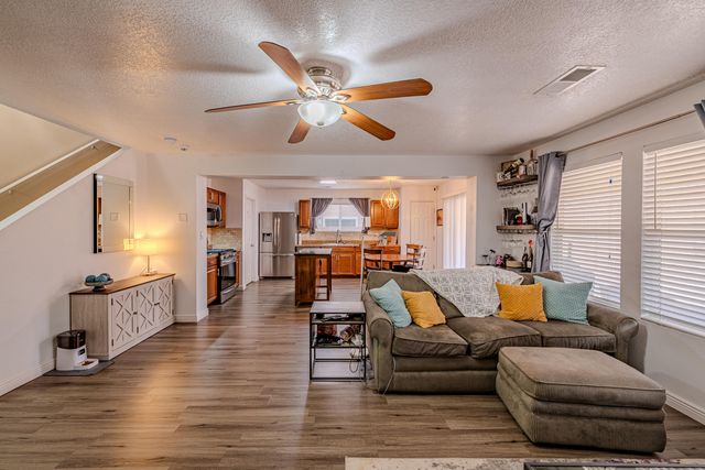 8304 Casa Gris Court NW, Albuquerque, NM 87120