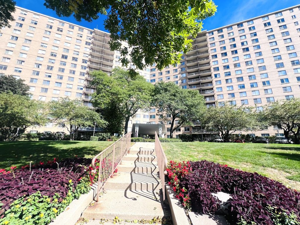 7033 N KEDZIE Avenue 710, Chicago, IL 60645 — exterior
